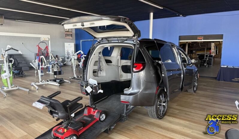 
								2022 Chrysler Pacifica full									