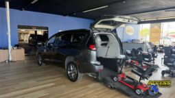 
										2022 Chrysler Pacifica full									