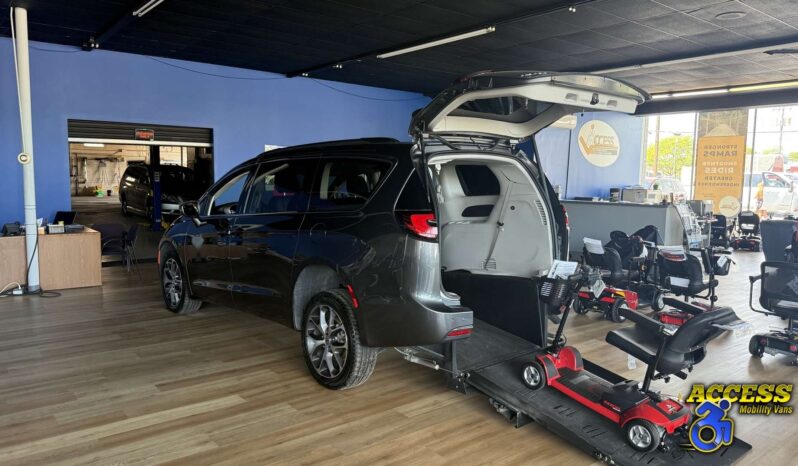 
								2022 Chrysler Pacifica full									