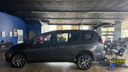 
										2022 Chrysler Pacifica full									