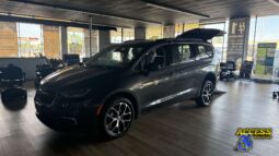 
										2022 Chrysler Pacifica full									