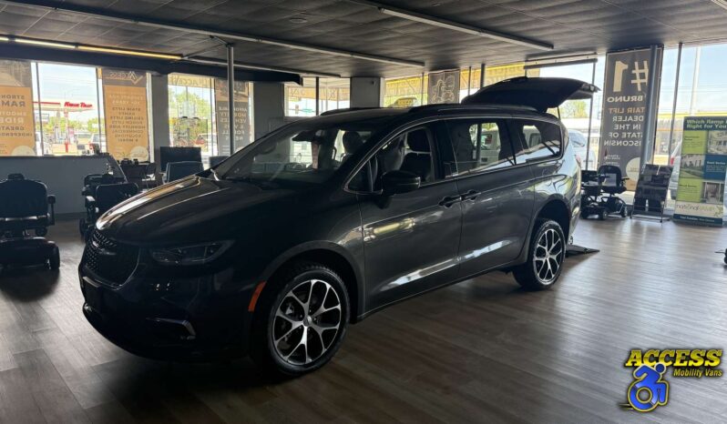 
								2022 Chrysler Pacifica full									
