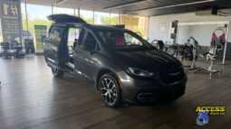 
										2022 Chrysler Pacifica full									