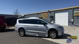 
										2024 Chrysler Pacifica full									