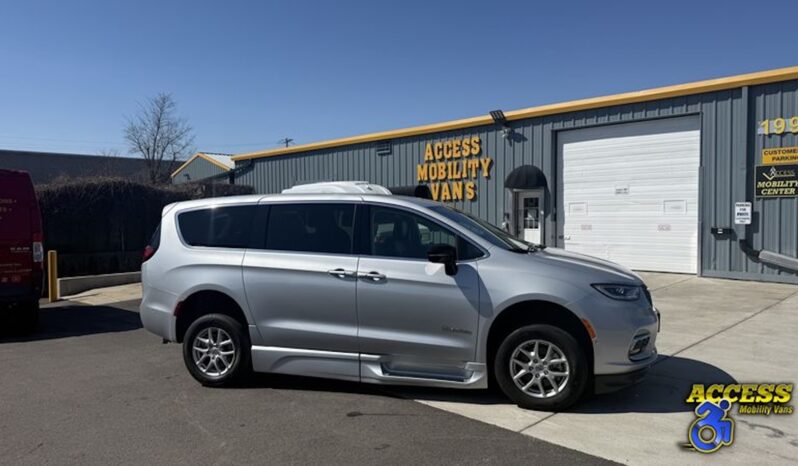 
								2024 Chrysler Pacifica full									