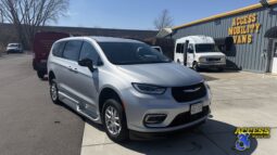 
										2024 Chrysler Pacifica full									