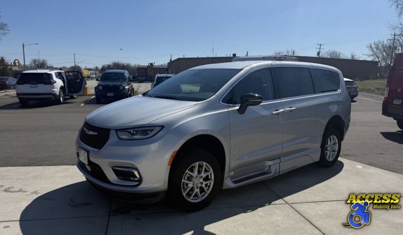 
								2024 Chrysler Pacifica full									