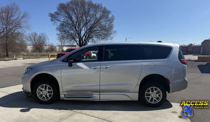 
								2024 Chrysler Pacifica full									