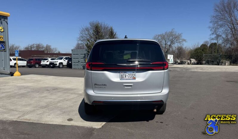 
								2024 Chrysler Pacifica full									