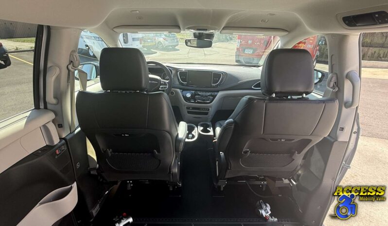 
								2024 Chrysler Pacifica full									