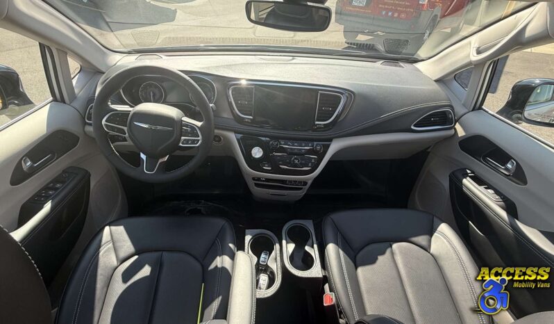 
								2024 Chrysler Pacifica full									