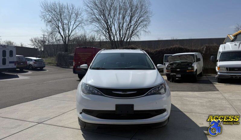 
								2021 Chrysler Voyager full									