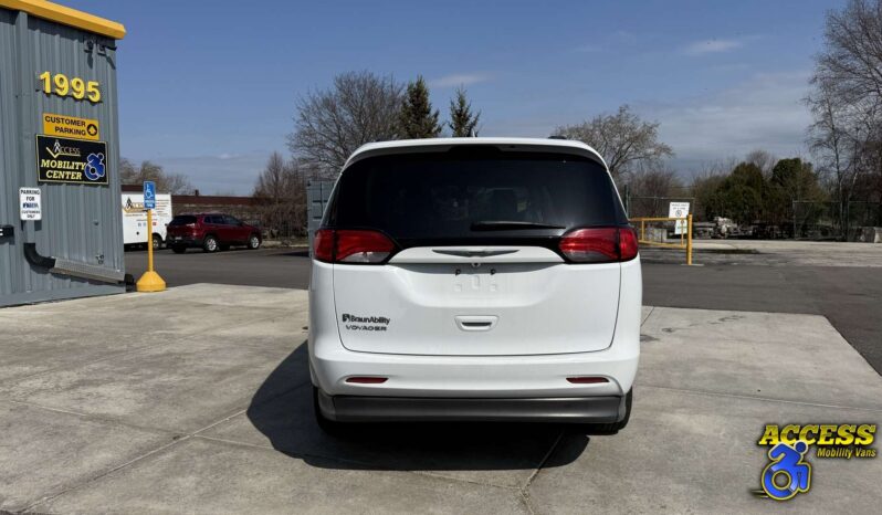 
								2021 Chrysler Voyager full									