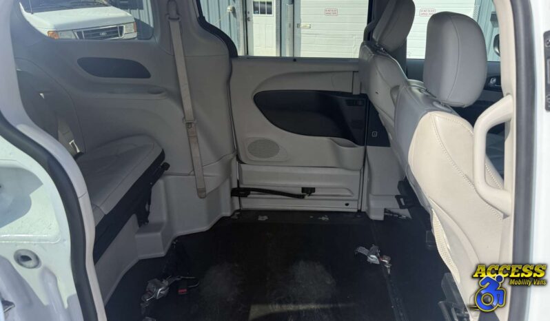 
								2021 Chrysler Voyager full									