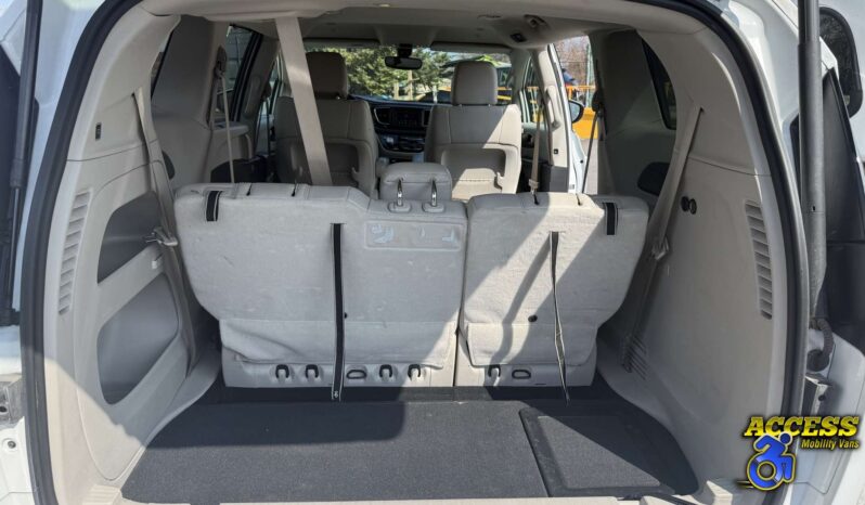 
								2021 Chrysler Voyager full									