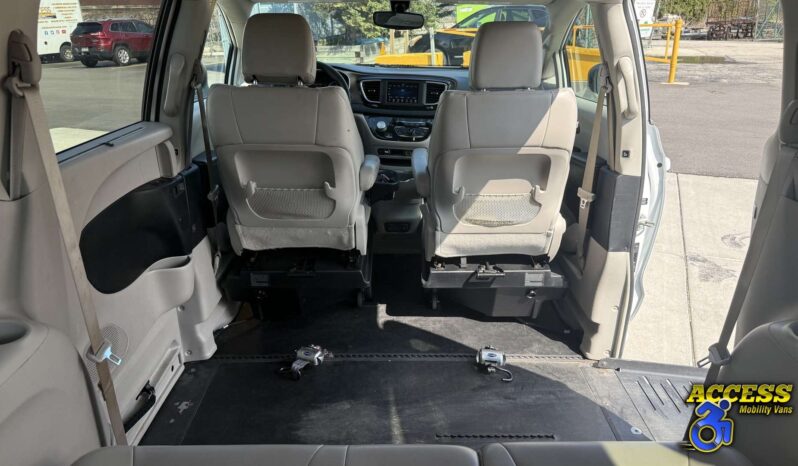 
								2021 Chrysler Voyager full									