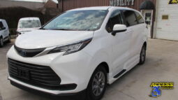 
										2022 Toyota Sienna full									