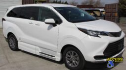 
										2022 Toyota Sienna full									