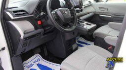 
										2022 Toyota Sienna full									