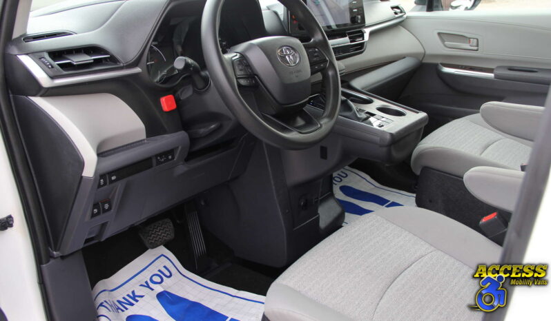 
								2022 Toyota Sienna full									