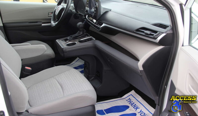 
								2022 Toyota Sienna full									