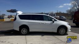
										2021 Chrysler Voyager full									