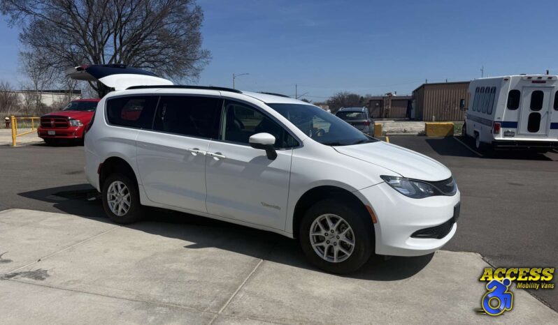 
								2021 Chrysler Voyager full									