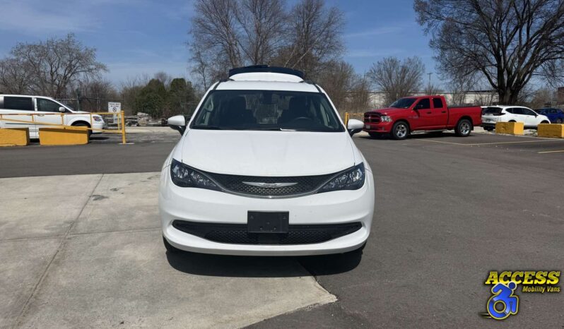 
								2021 Chrysler Voyager full									