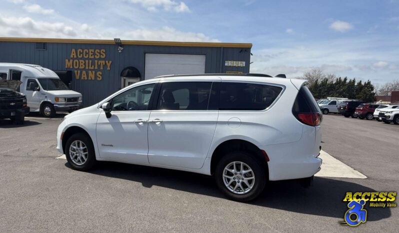 
								2021 Chrysler Voyager full									