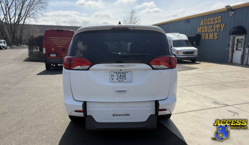 
								2021 Chrysler Voyager full									