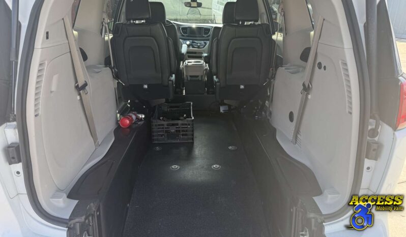 
								2021 Chrysler Voyager full									