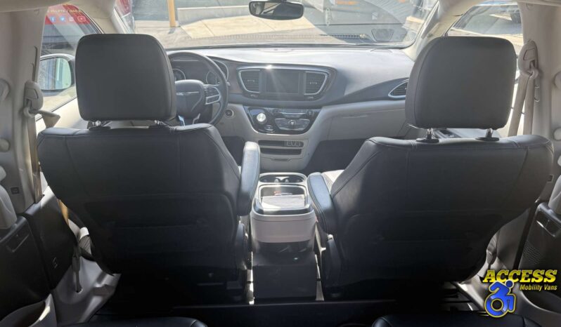 
								2021 Chrysler Voyager full									