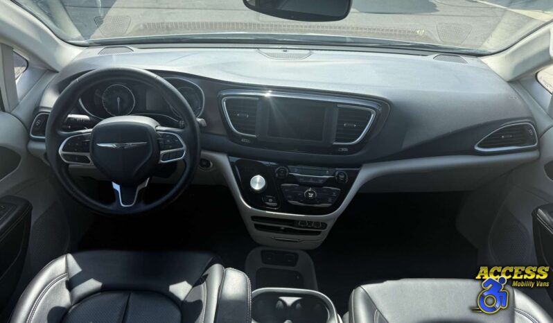 
								2021 Chrysler Voyager full									