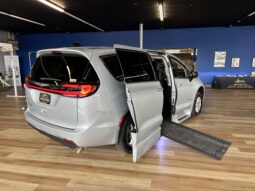 
										2024 Chrysler Pacifica Touring L Wheelchair Van full									