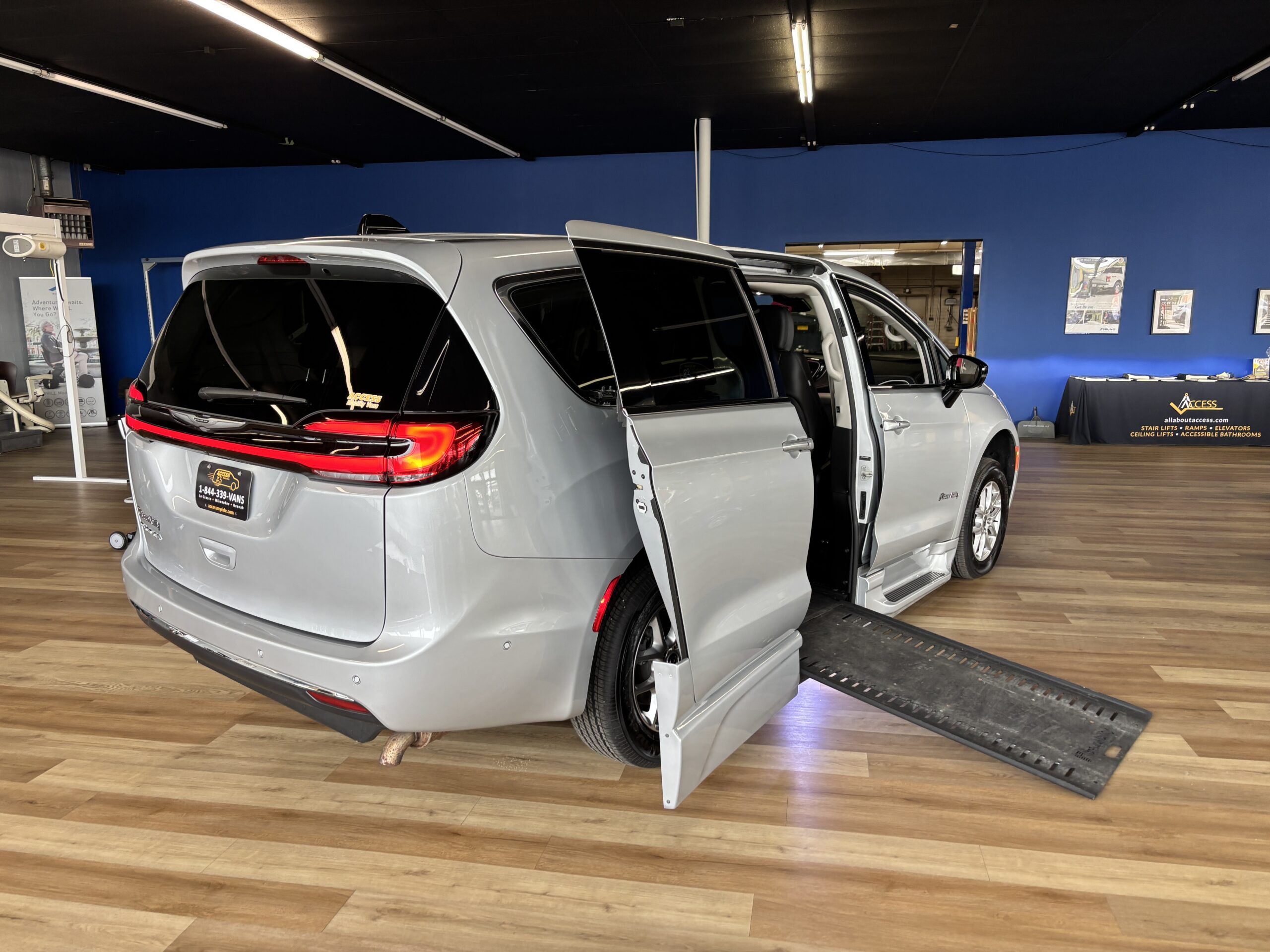 2024 Chrysler Pacifica Touring L - Photo 13