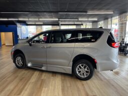 
										2024 Chrysler Pacifica Touring L Wheelchair Van full									