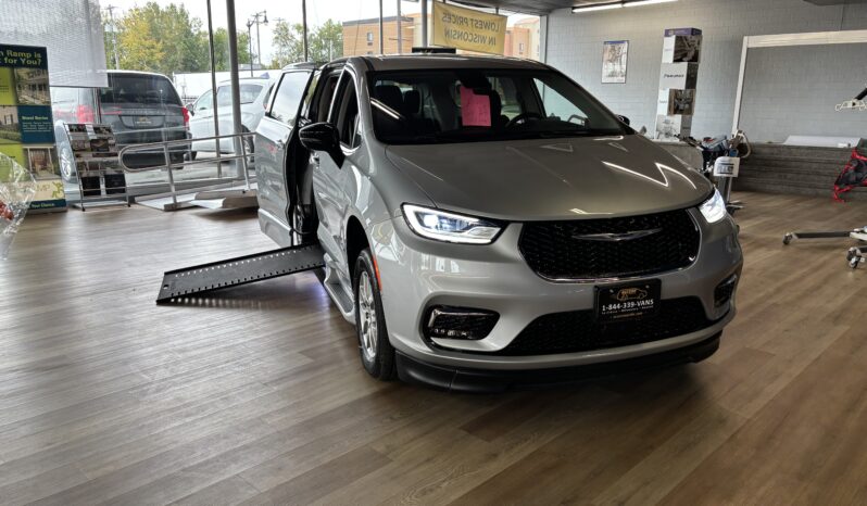 
								2024 Chrysler Pacifica Touring L Wheelchair Van full									