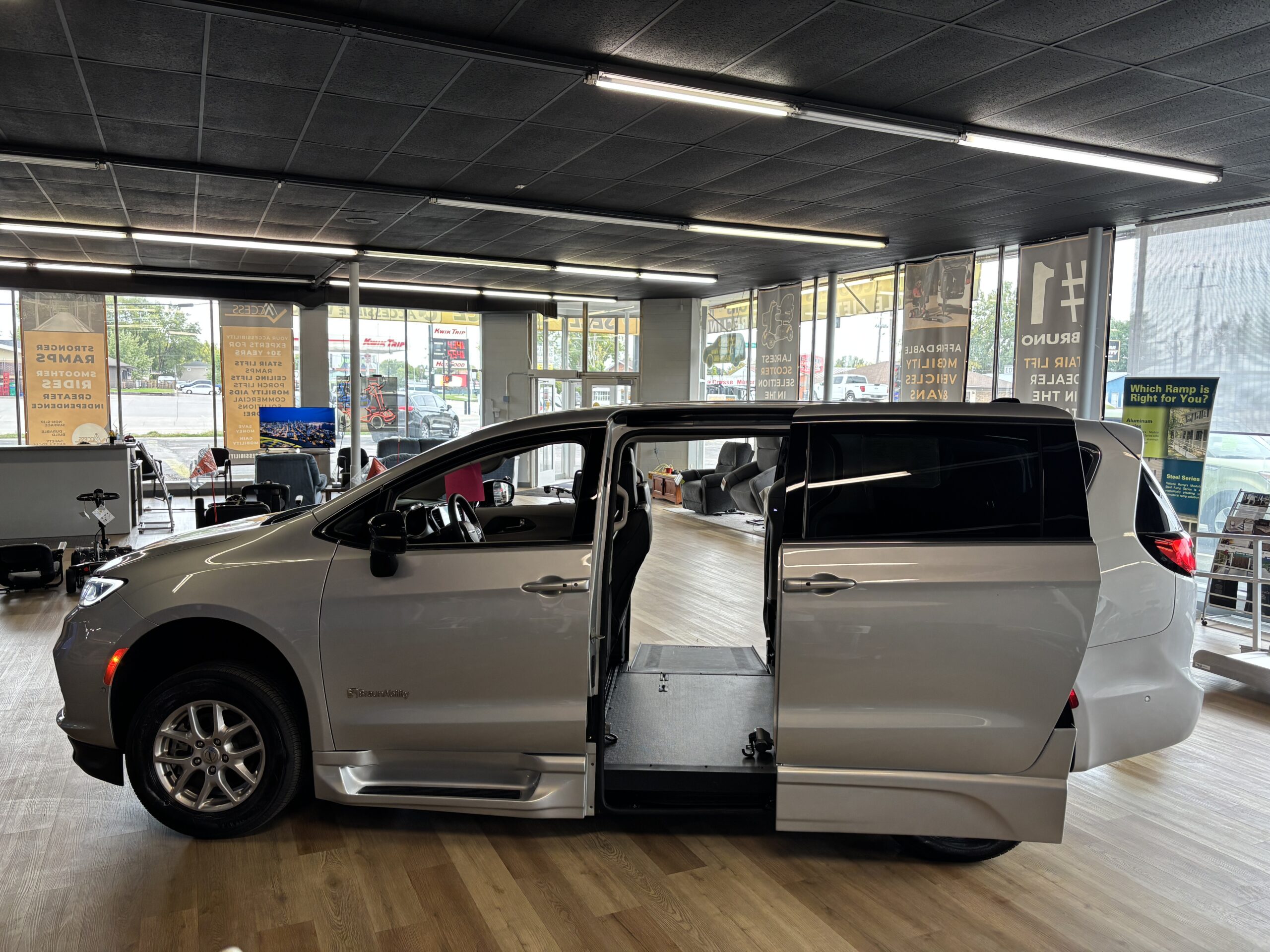 2024 Chrysler Pacifica Touring L - Photo 7