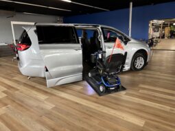
										2024 Chrysler Pacifica Touring L Wheelchair Van full									