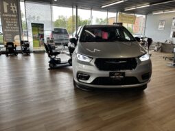 
										2024 Chrysler Pacifica Touring L Wheelchair Van full									