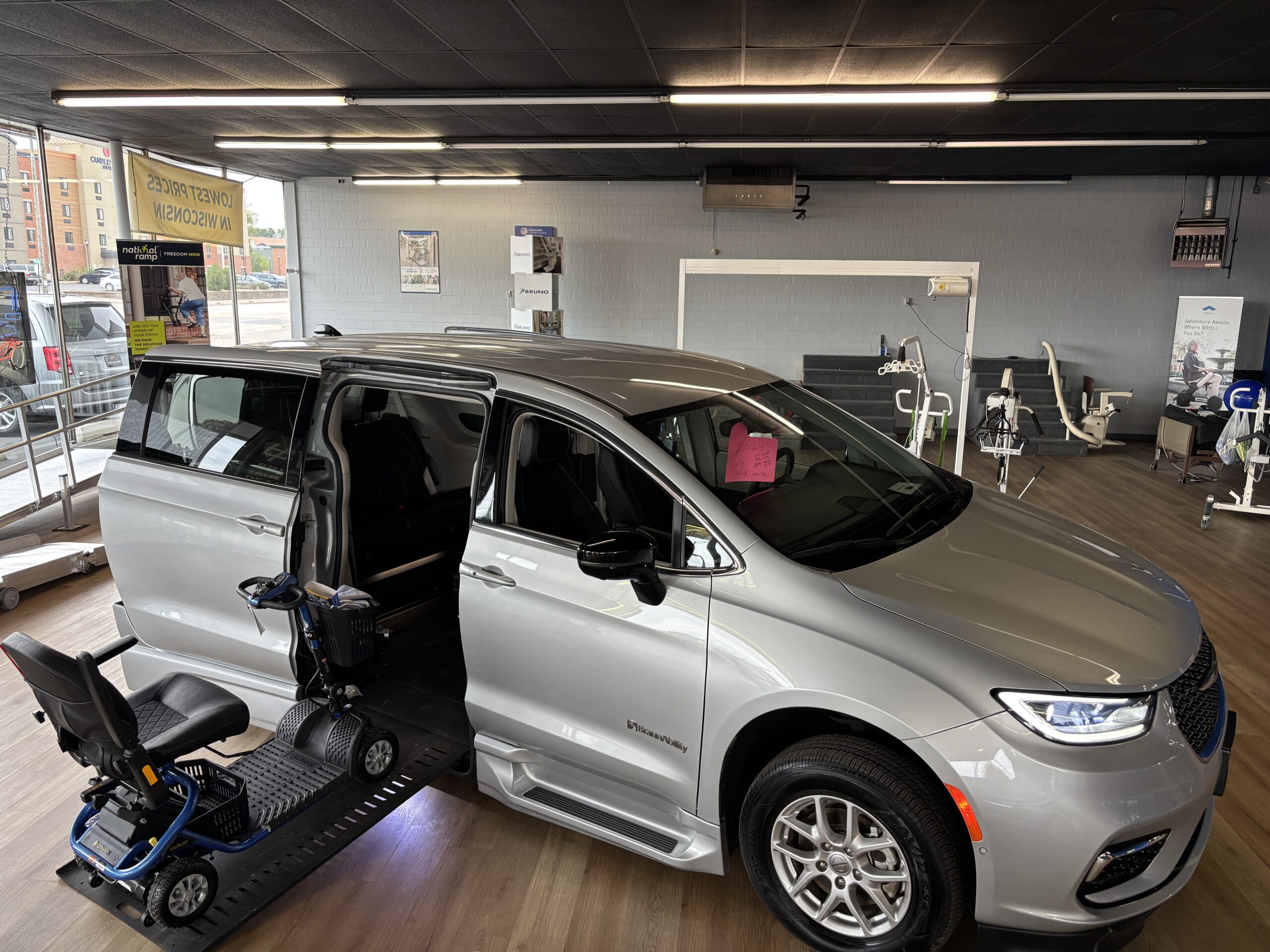 2024 Chrysler Pacifica Touring L - Photo 15