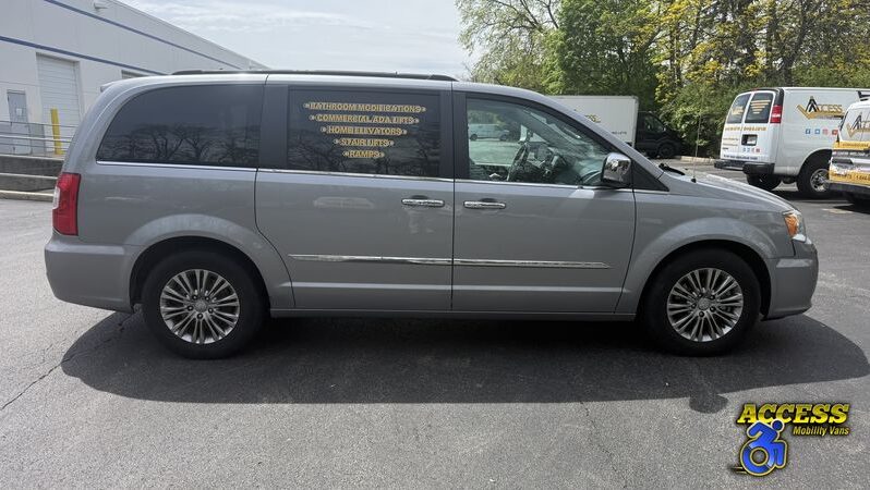 
								2474 – 2015 Chrysler Town & Country – #12 full									