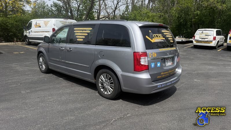 
								2474 – 2015 Chrysler Town & Country – #12 full									