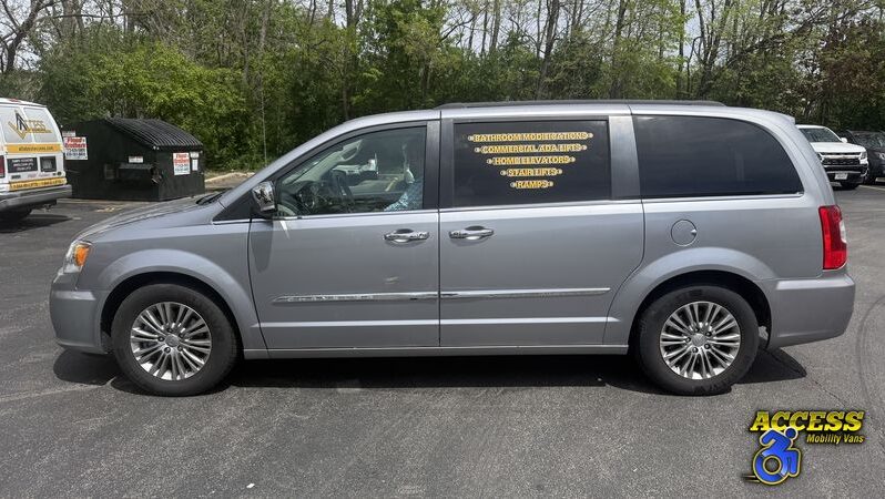 
								2474 – 2015 Chrysler Town & Country – #12 full									