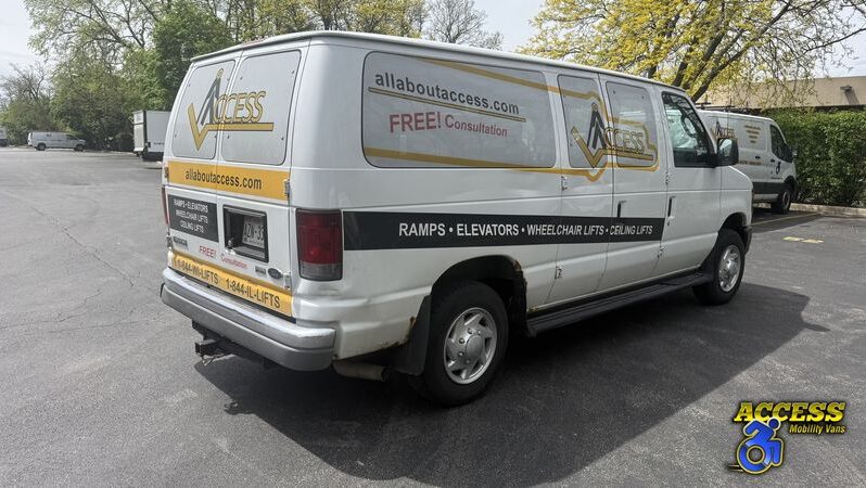 
								3740 – 2009 Ford Econoline E150 – #26 full									
