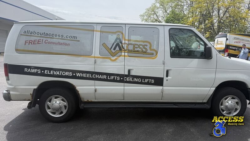 
								3740 – 2009 Ford Econoline E150 – #26 full									