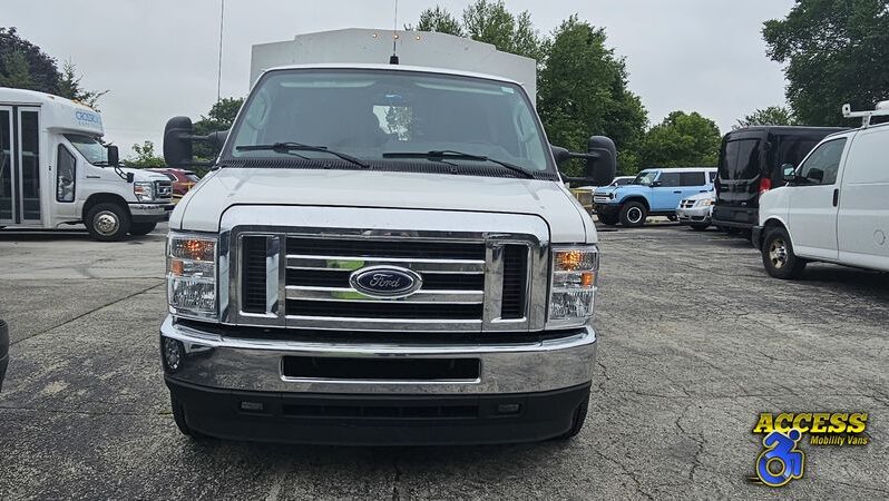 
								4245 – 2022 Ford Econoline – #30 full									
