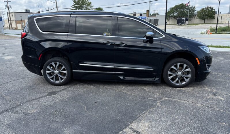 
								2018 Chrysler Pacifica full									