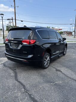 
										2018 Chrysler Pacifica full									