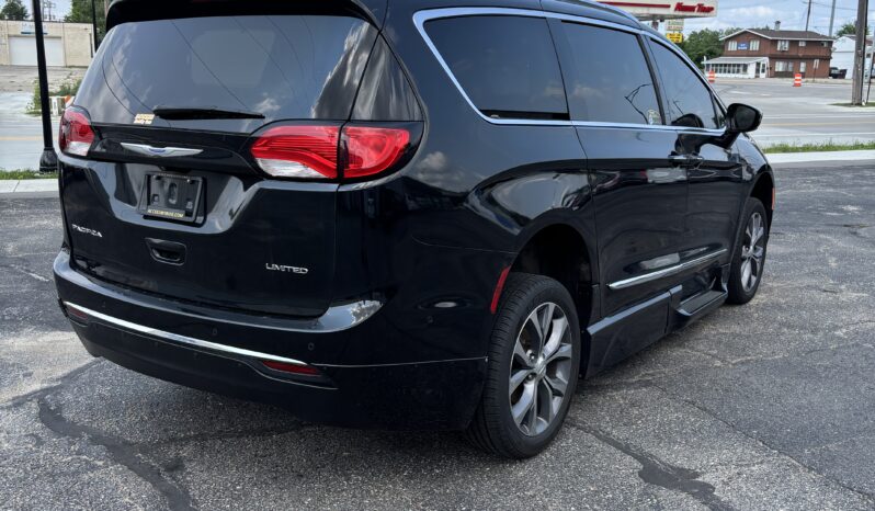 
								2018 Chrysler Pacifica full									